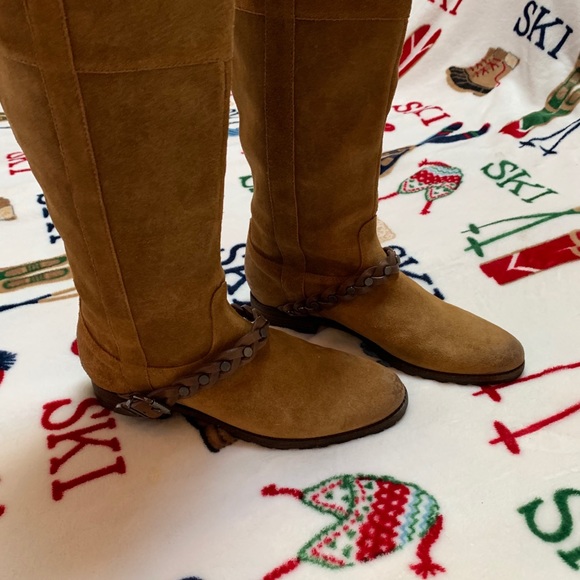 Like new BELLE boots, Size 9B - Picture 3 of 3